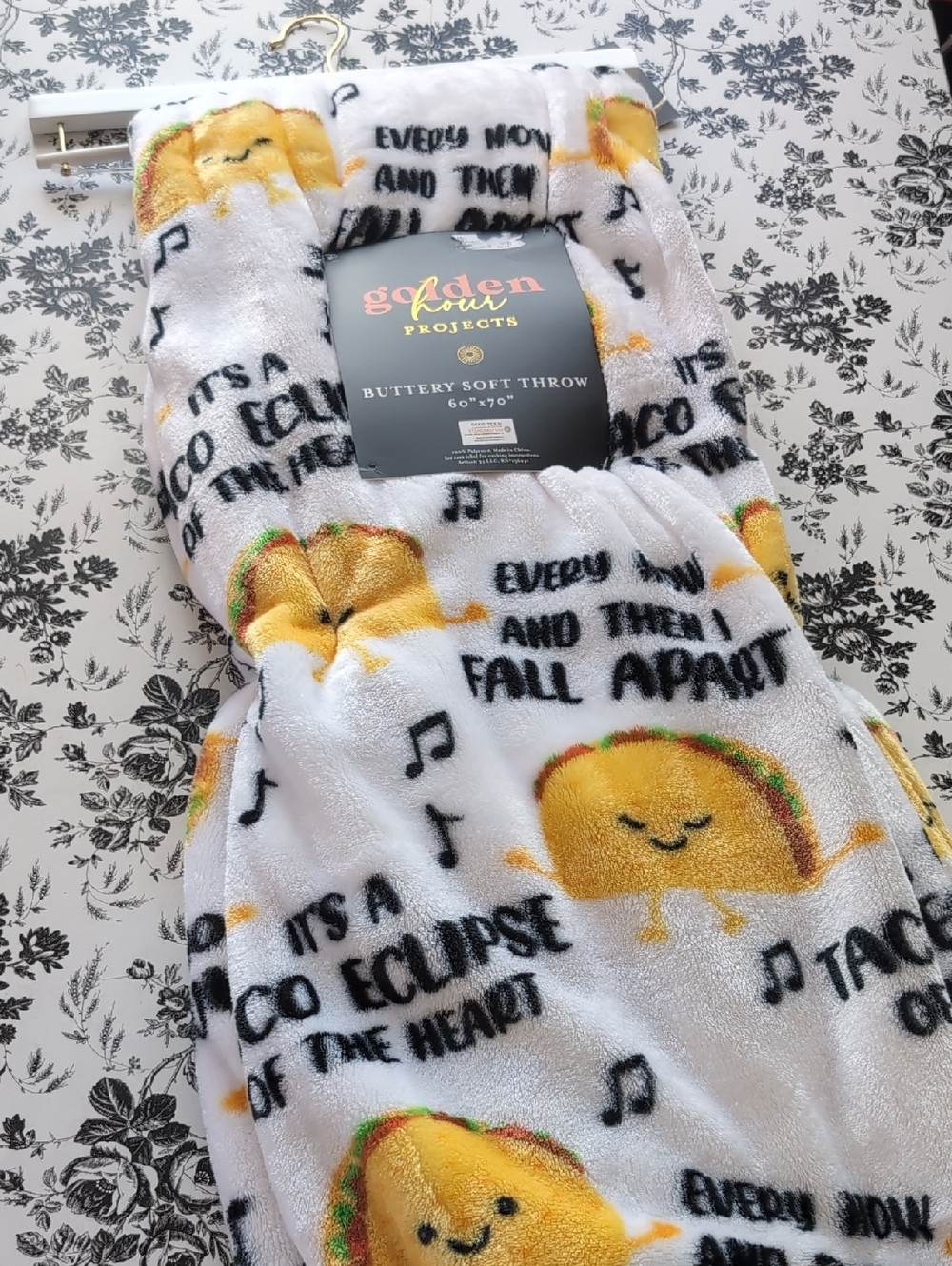 Buttery Soft Taco Throw Blanket - White & Yellow